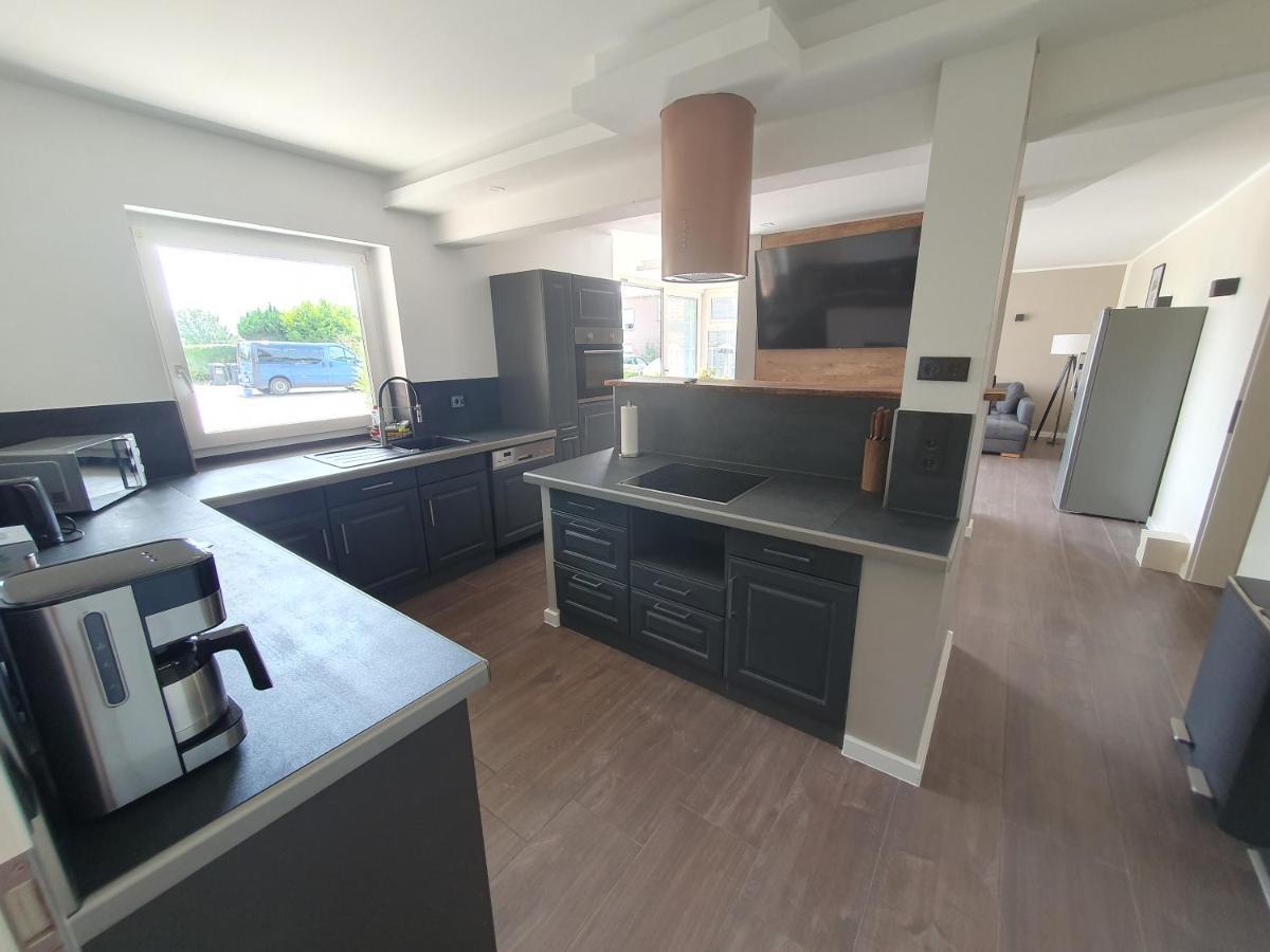 Neumuehler Hof Ferienwohnung "Stefan" Bietet 4 Schlafzimmer Und 4 Baeder , Eine Grosse Badewanne Und Grosser Terrasse Zum Garten, Kostenfreie Parkmoeglichkeiten 슈베린 외부 사진