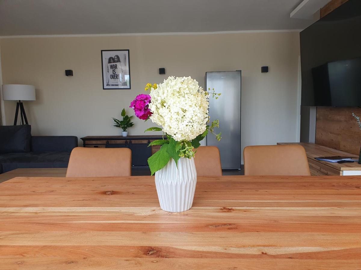 Neumuehler Hof Ferienwohnung "Stefan" Bietet 4 Schlafzimmer Und 4 Baeder , Eine Grosse Badewanne Und Grosser Terrasse Zum Garten, Kostenfreie Parkmoeglichkeiten 슈베린 외부 사진